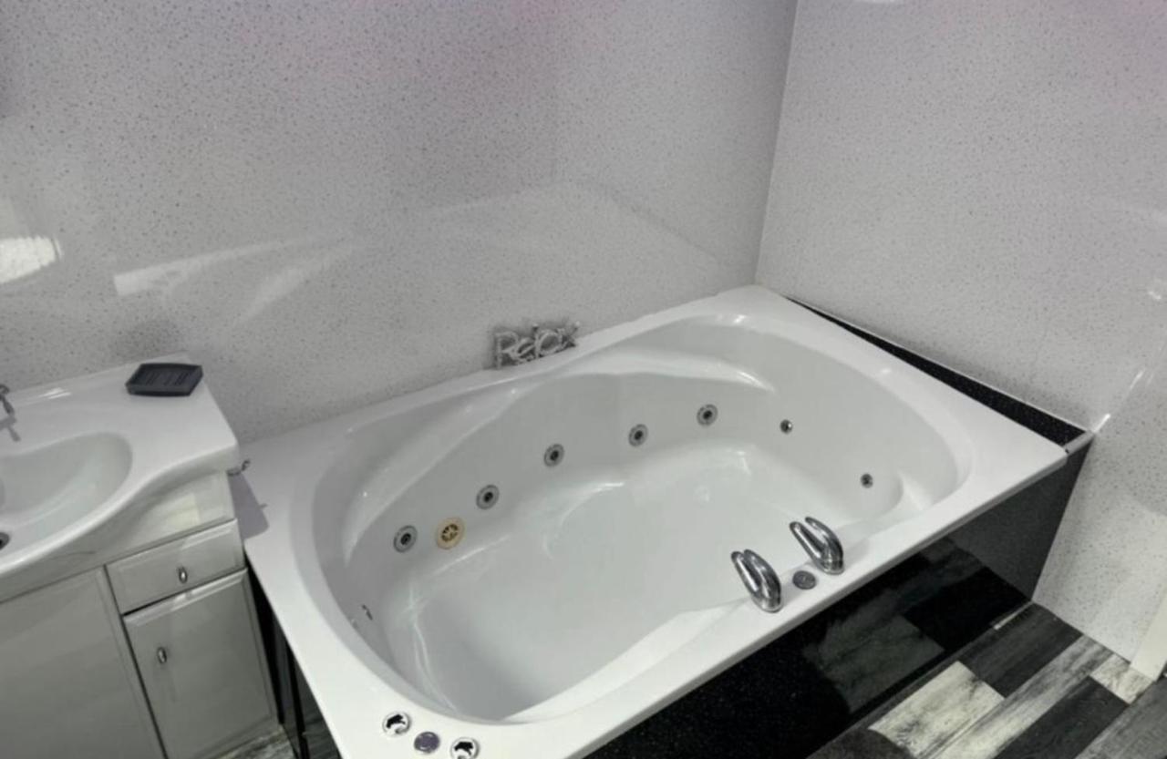 Sea View Apartment Large Balcony Whirlpool Bath 2 Bedrooms Sky Glass Tv Bridlington Esterno foto
